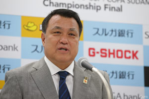 鹿島が日本の代表として全力で戦い、勝利をもたらしてほしいと話す田嶋会長