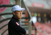 鈴木監督との契約を解除【新潟】