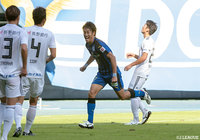 頂上決戦を制した大分が首位に浮上!熊本はJ3自動降格圏内が確定…【サマリー:明治安田J2 第39節】