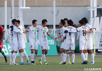 3連勝で2位の座を死守した群馬が3年ぶりにJ2復帰!J2で21位の鹿児島は1年でJ3に降格【サマリー:明治安田J3 第34節】