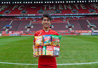 大会を通じて最も活躍が顕著だった若手選手1名を「ニューヒーロー賞として表彰!【ルヴァンカップ】