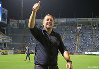 ピーター クラモフスキー監督との契約を更新【山形】