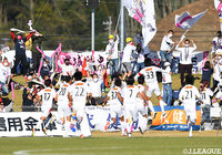 参入1年目の宮崎が首位攻防戦を制し首位浮上! 岩手、熊本は昇格の可能性を残し最終節へ【サマリー:明治安田J3 第29節】