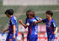 5得点大勝の甲府が暫定3位に浮上! 長崎は磐田との上位対決を制す【サマリー:明治安田J2 第18節】