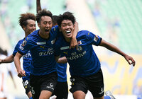 甲府との上位対決を制した大分が5試合ぶりの勝利で2位浮上!好調仙台は東京Vに2発快勝【サマリー:明治安田J2 第19節】