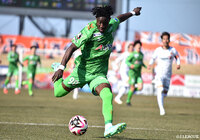 FWオリオラ サンデーが完全移籍加入【大宮】