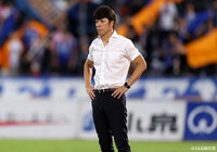 下平監督の負傷を発表【長崎】