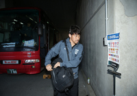【ＦＸＳＣ２０１５ 浦和 前日練習】バスから降りた平川忠亮選手（１６／１９）