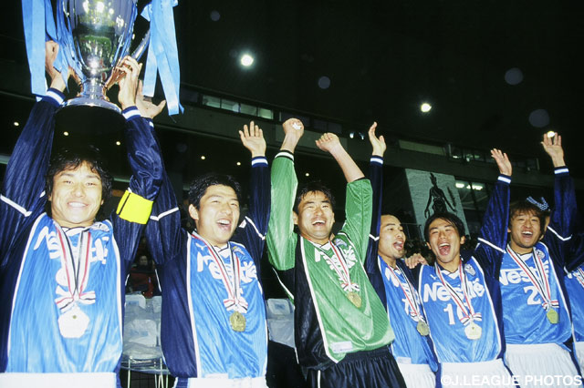 1点を争う白熱の試合を制した磐田の選手たち【2000年 磐田vs名古屋】