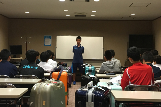 関西空港到着後は、この遠征で学んだことや今後に活かしたい事を選手それぞれが述べ、各チームへ戻って行きました。【大会を終えて：2016 Gothia Cup】