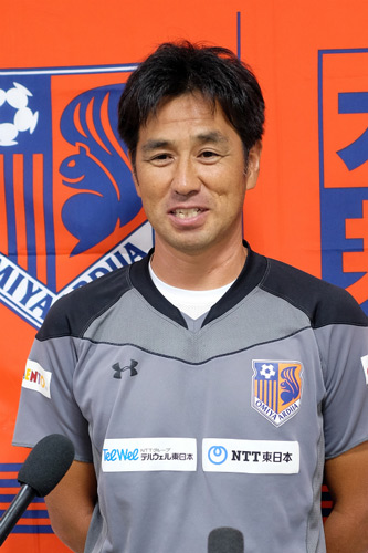 [ [ 大宮:渋谷洋樹新監督、初練習後の囲み取材の様子 ] ] | J's GOAL | フォトニュース