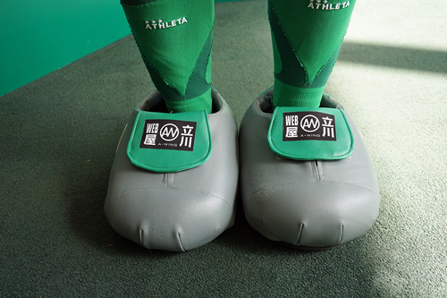 [ ［ 東京Ｖ：株式会社エーウイングとのマスコットパートナー(靴)新規契約締結のお知らせ ］ ] | J's GOAL | フォトニュース