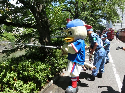 [ [ 横浜FM：「西消防署ふれあいフェスタ」にマリノスケが参加 ] ] | J's GOAL | フォトニュース