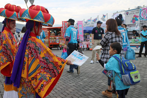[ [ J1：第24節 鳥栖 vs 仙台 ]読谷村Prezents『でーじ、大好き！！！サガン鳥栖 みーち』 ] | J's GOAL | フォトニュース