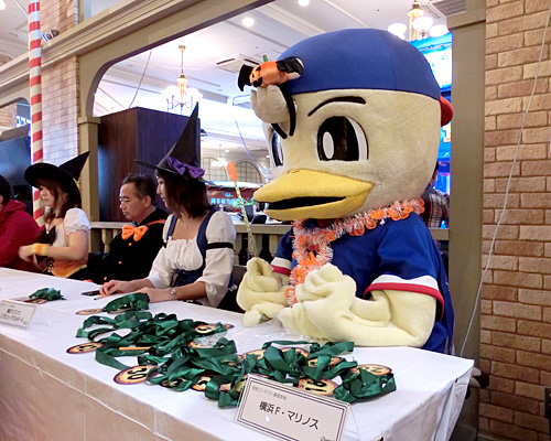 [ [ 横浜FM：「HAPPY HALLOWEEN IN みなとみらい21 しんたかしま」にマリノスケが参加 ] ] | J's GOAL | フォトニュース