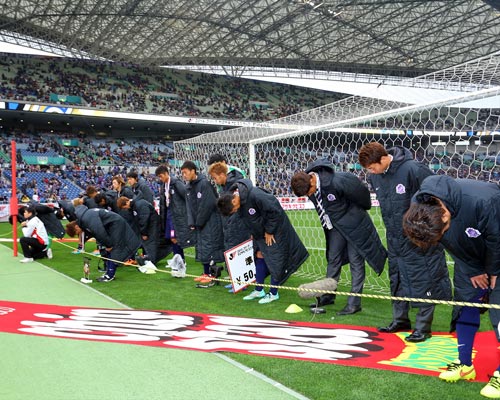 [ [ ヤマザキナビスコカップ：決勝 広島 vs Ｇ大阪 ] ] | J's GOAL | フォトニュース