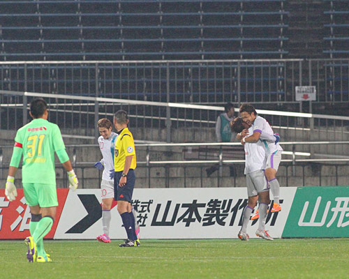 [ [ J2：第40節 山形 vs 福岡 ] ] | J's GOAL | フォトニュース