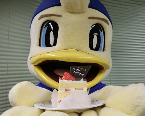 [ [ 横浜FM：12月2日は、マリノスケの誕生日 ] ] | J's GOAL | フォトニュース