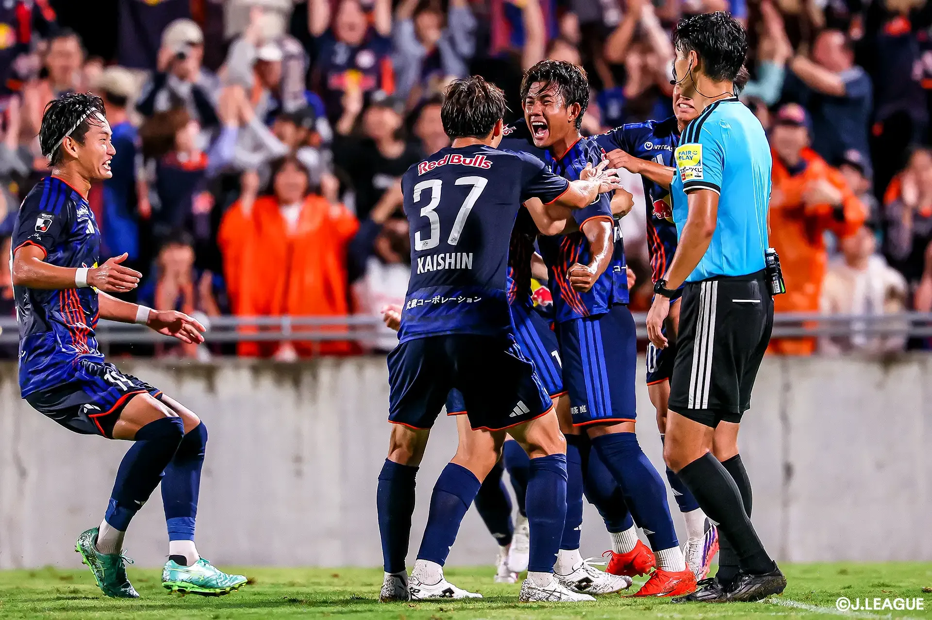 攻撃的な戦いを実現する大宮が首位に立つ。槙野監督率いる藤枝も好スタートを切る【マンスリーレポート（8月）：明治安田Ｊ２】