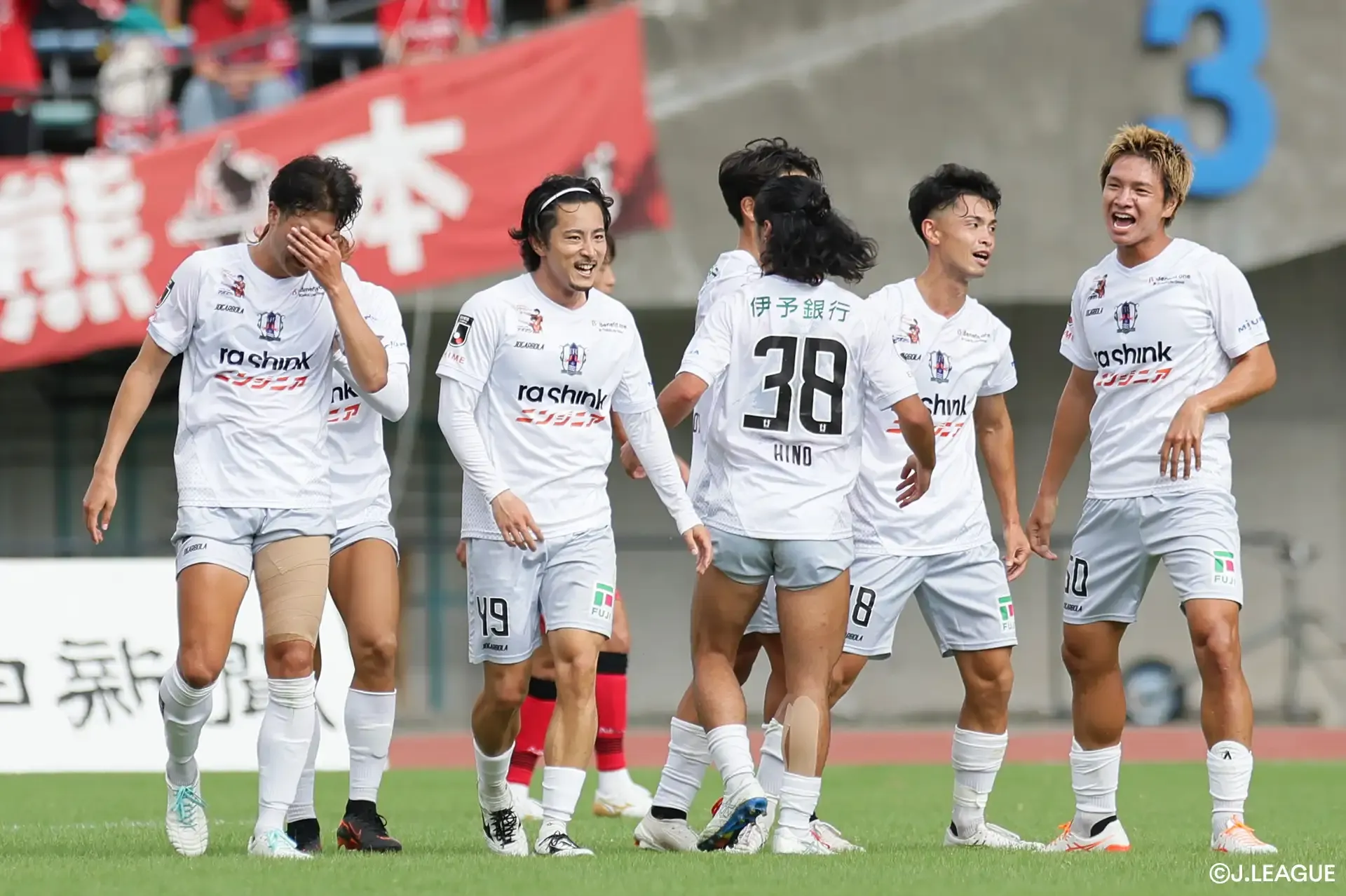 2発快勝の愛媛が鹿児島をかわし首位に浮上！山口は1-0で栃木SCに勝利【サマリー：明治安田Ｊ３ 第10節】
