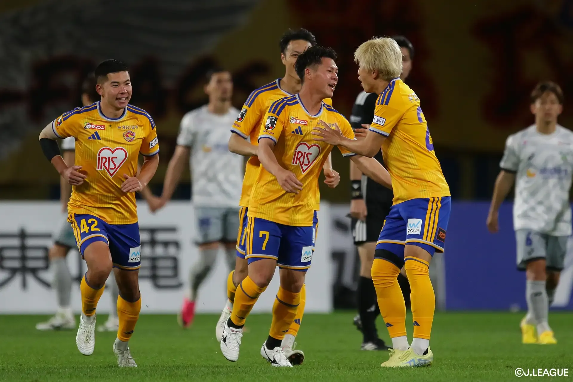 Sendai Stay Top with Comeback Win; Niigata Move Up to Second [Summary: MEIJI YASUDA J2 Matchweek 12]