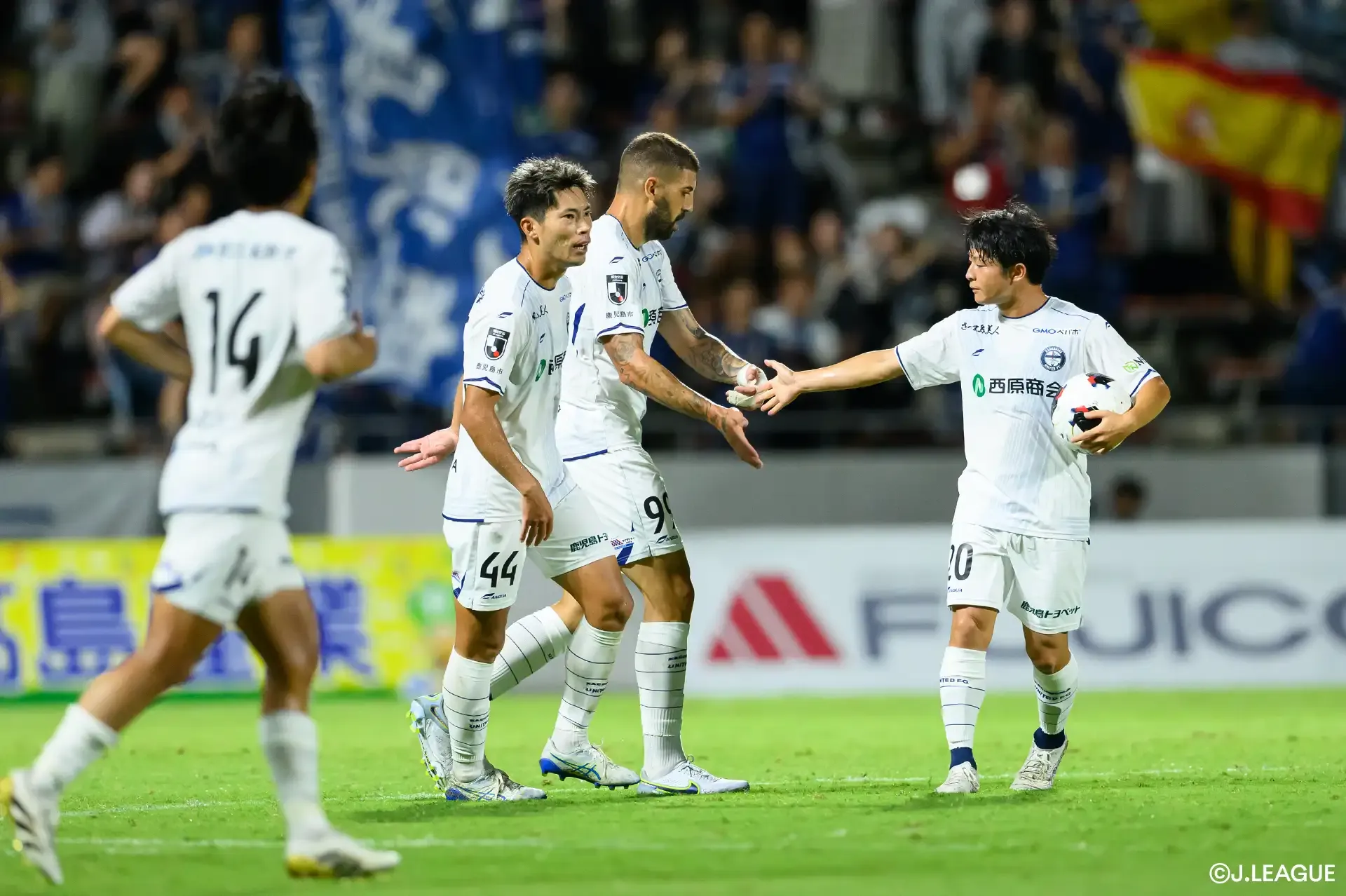 Kagoshima maintained their top position despite a draw! Matsumoto secured their long-awaited first win of the season with Higuchi's dramatic goal. [Summary: MEIJI YASUDA J3 Matchweek 8]