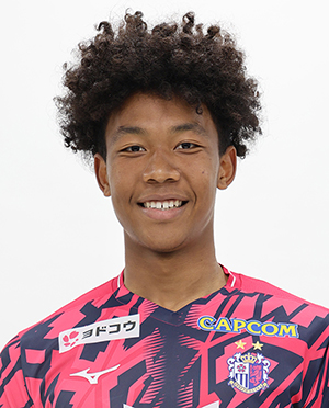 エゼモクェ　チメヅェ海 - EZEMUOKWE Chimezie Kai
