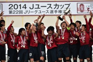 優勝の喜びを爆発させた鹿島アントラーズユースの選手たち