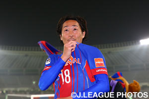プレーを通してサポーターを盛り上げる石川直宏選手（FC東京）