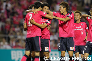 若手、ベテラン関わらず、Ｃ大阪の選手たちはフォルランの話に熱心に耳を傾けていた