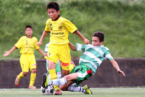 球際に激しかったデポルティボ・カミオネーロスの選手たち