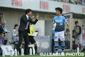 筋金入りの戦術オタクの名波監督だが、人の心を動かすのは「理より情」であることを心得ている