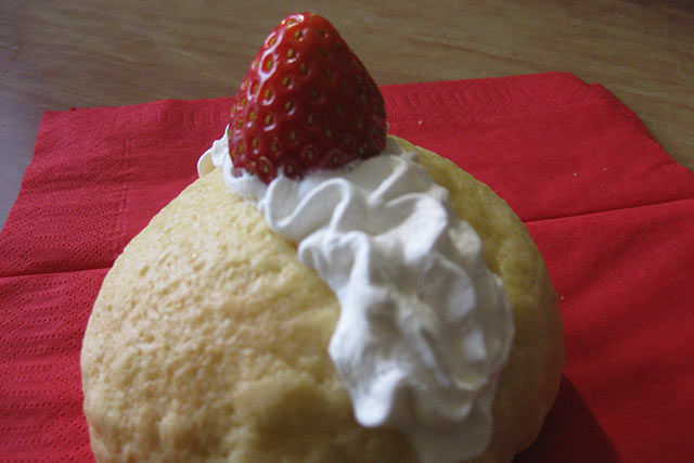 とちおとめメロンパン