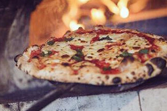 薪窯ピッツァfeliceフェリーチェ