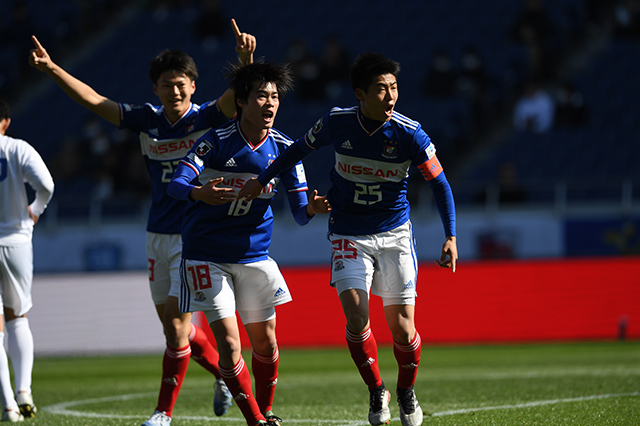 中村 翼（#25）の2ゴールの活躍などで横浜FMユースが高校選抜を破った。