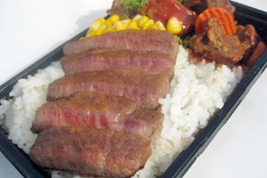 東京都産幻のブランド牛・秋川牛ステーキ重