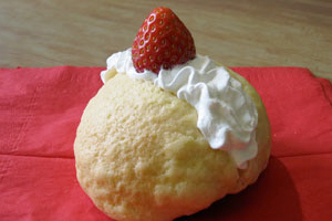 とちおとめメロンパン