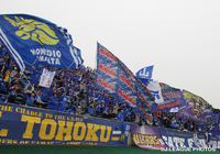 【山形】ユース選手らが雪かきボランティアを実施