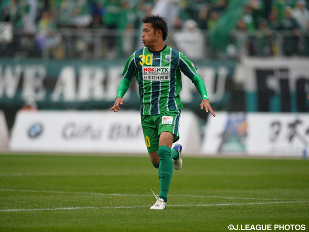九州産業大学との練習試合で3得点を挙げた遠藤。（2014年4月29日撮影）