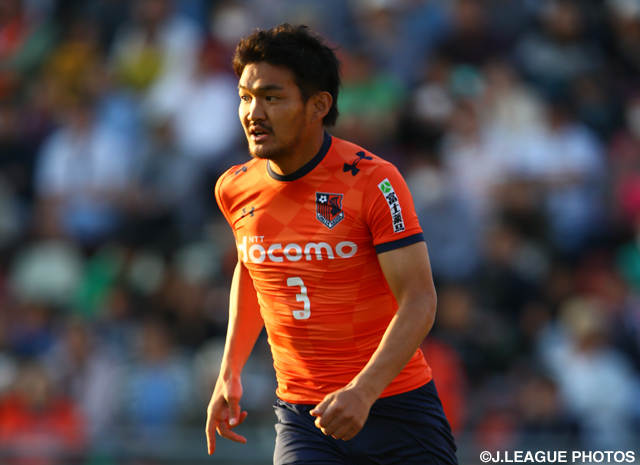 右下腿ヒラメ筋肉離れと診断されたDF福田。（2014年5月10日撮影）
