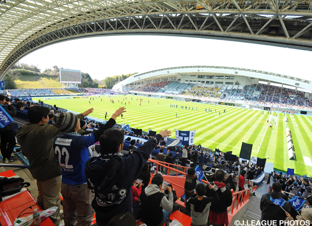 【福岡】5日の水戸戦によしもと芸人「バットボーイズ」と「マテンロウ」が登場