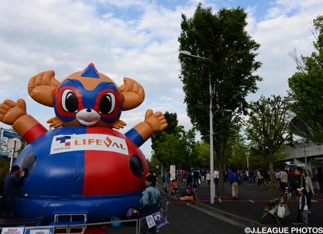 【FC東京】「【女性限定】おとなのフットサル教室　川崎フロンターレ交流戦」を実施