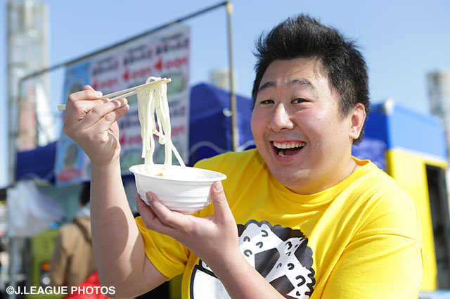 浦和 ｊリーグ親膳大使 フォーリンデブ 橋本 陽さんが16日のfc東京戦に来場 ｊリーグ Jp