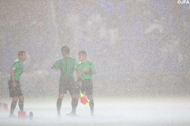 4チームが勝ち抜きを決めたが、1試合は大雨で中止に