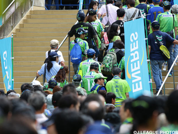 【湘南】スポニチ特別紙面を先着10,000名に配布