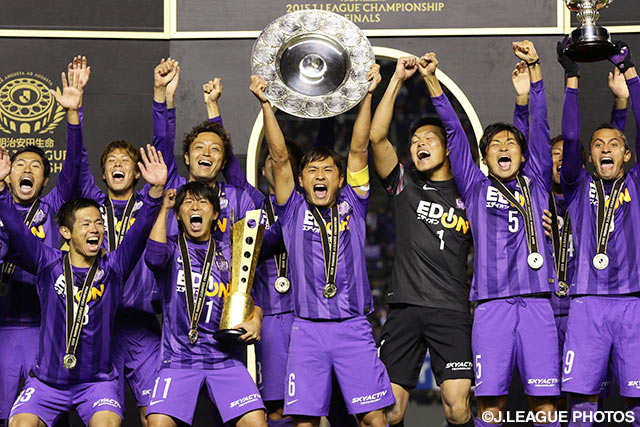 優勝記念シャーレ型クッションは実物大サイズです。（2015年12月5日撮影）