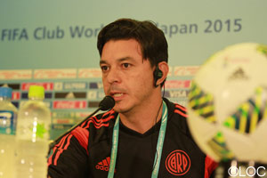 39歳のガジャルド監督は「頭を使ってプレスをかけたい」と戦略を口にした