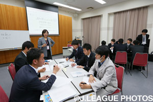 グループディスカッションでは、クラブ経営や選手としての振る舞いを学んだ。