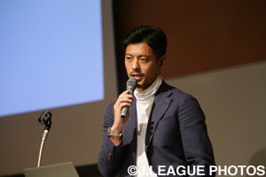 鈴木 啓太氏は、現役時代の経験をもとに、成功を生み出した自身の考え方を伝授した。