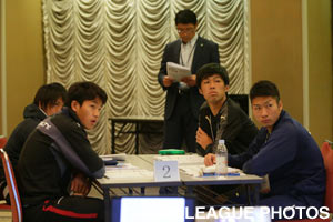 リスクマネジメントの事例を熱心に聞き入る選手たち